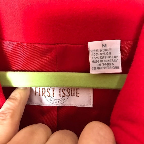 First issue Coat Sz medium - Picture 5 of 8